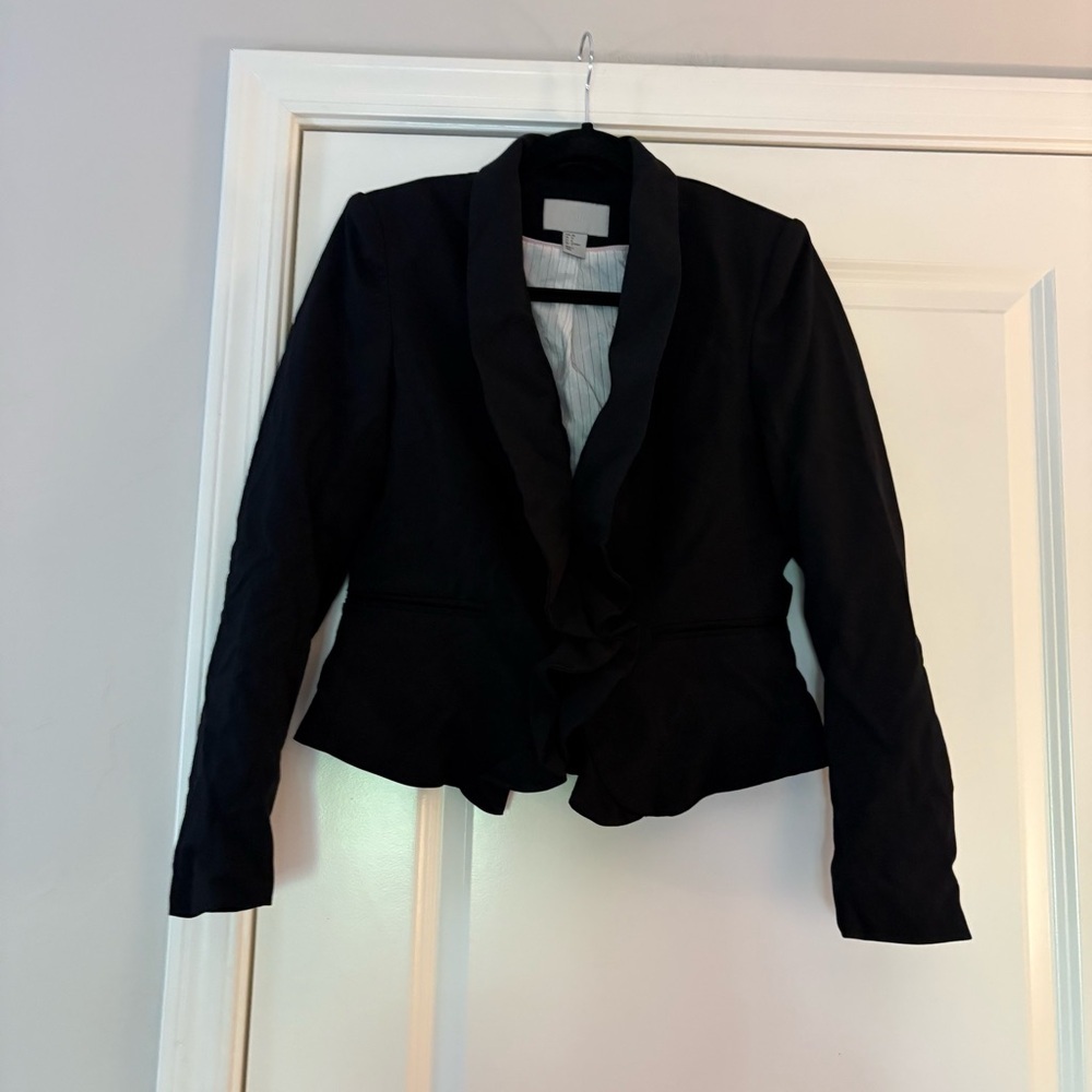 H&M Women’s Black Fitted Blazer